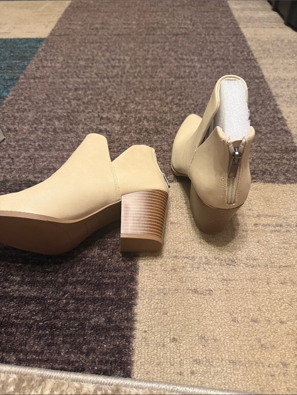 Sun Stone Women's Cream Pointed-Toe Ankle Boots - Picture 4 of 4